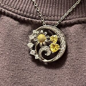 Dazzling Floral Pendant Necklace in Silver and Gold
